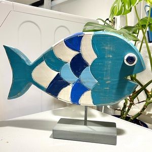 Fish Wood Decor With Built-In Stand